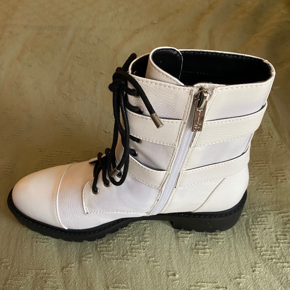 JS White Boot - Picture 5 of 11
